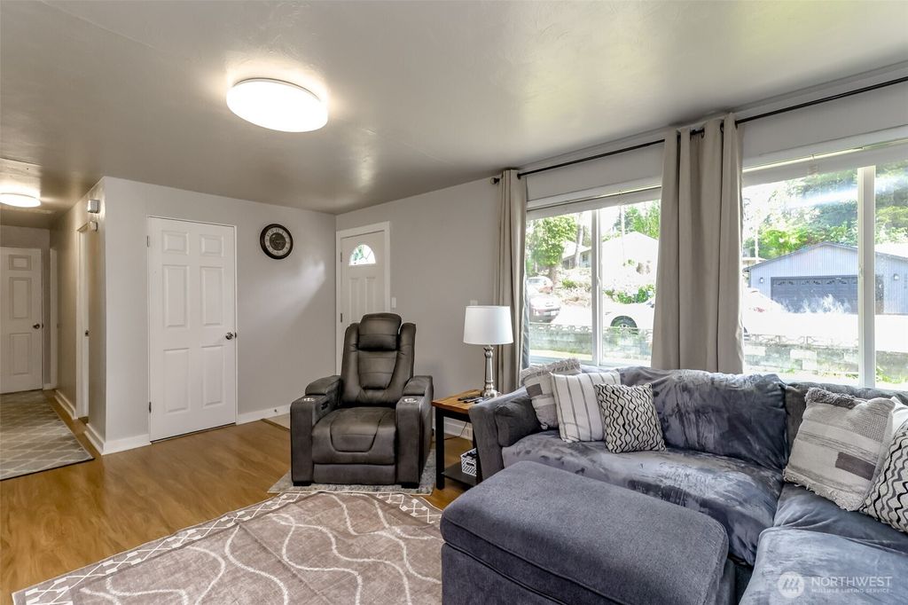 Photo of 30411 12th Place SW, Federal Way, WA 98023 (MLS # 2522880)