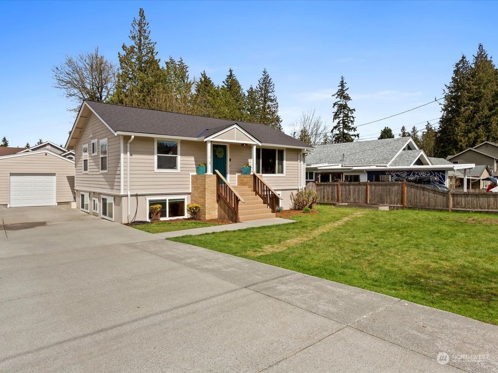 Photo of 1119 Kentish Road, Lynnwood, WA 98036 (MLS # 2044256)