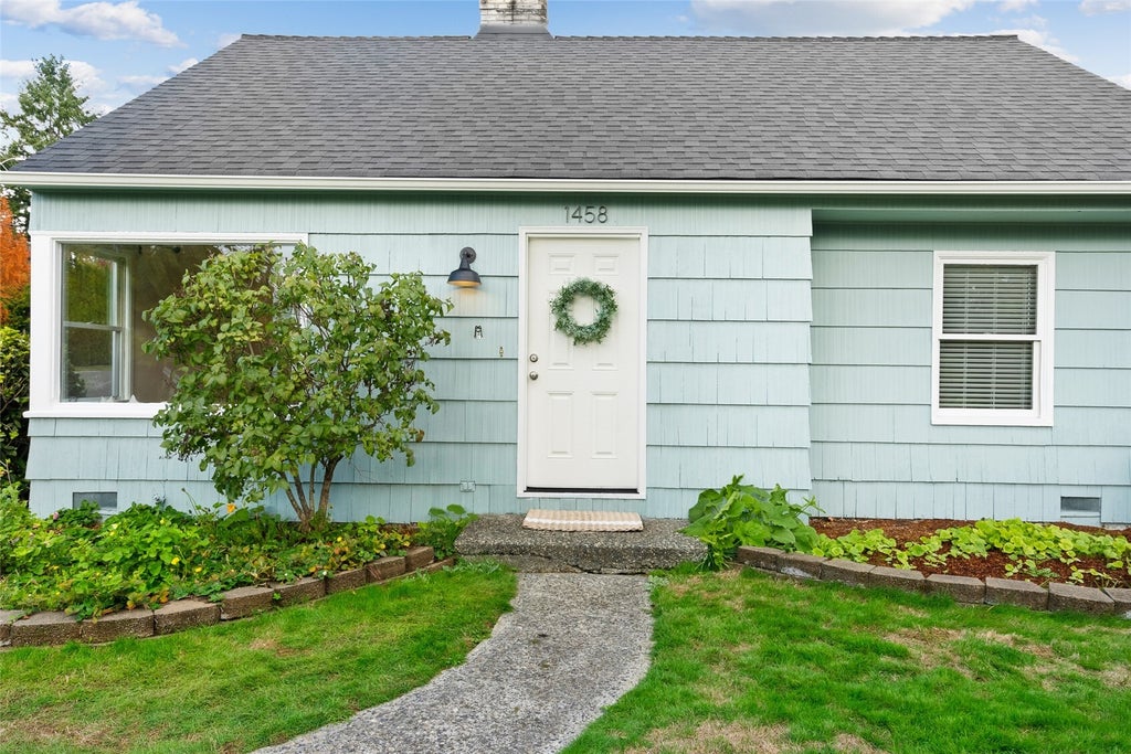 Photo of 1458 SW 152nd Street, Burien, WA 98166 (MLS # 2595584)