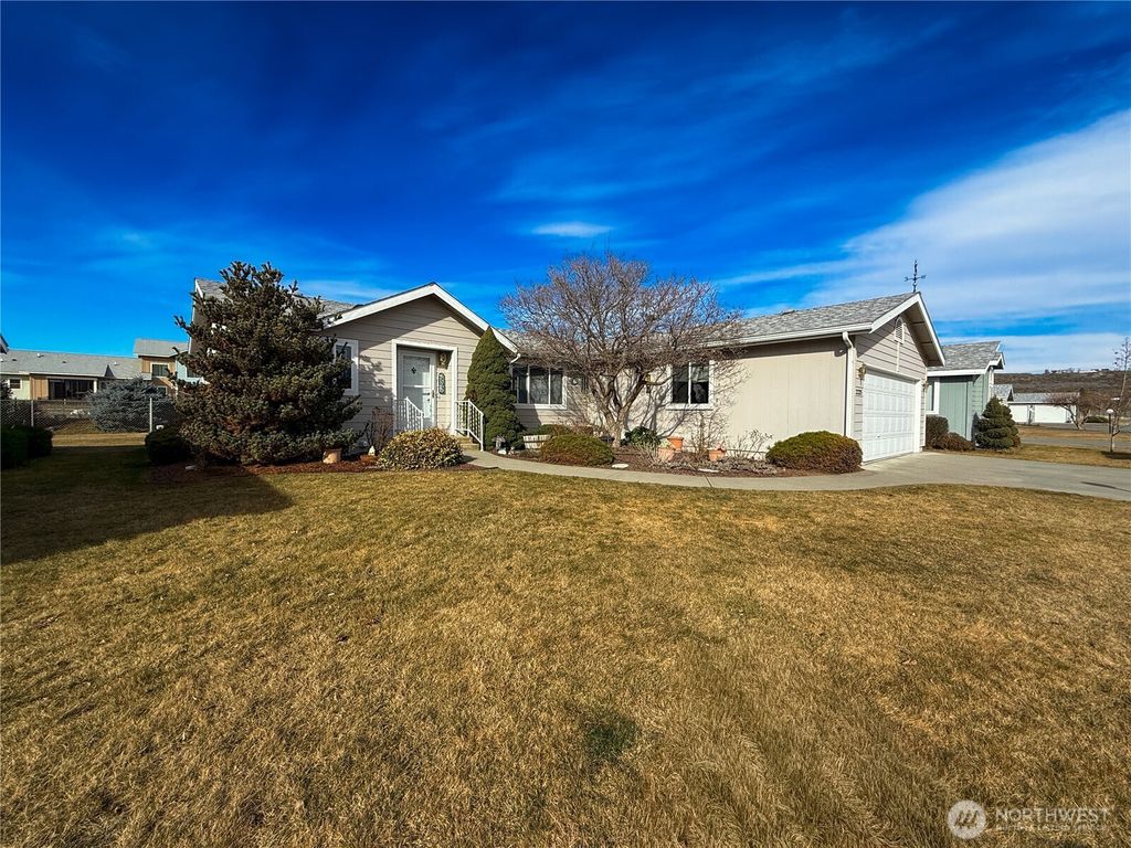 Photo of 715 Quince Street #2225, Omak, WA 98841 (MLS # 2486099)