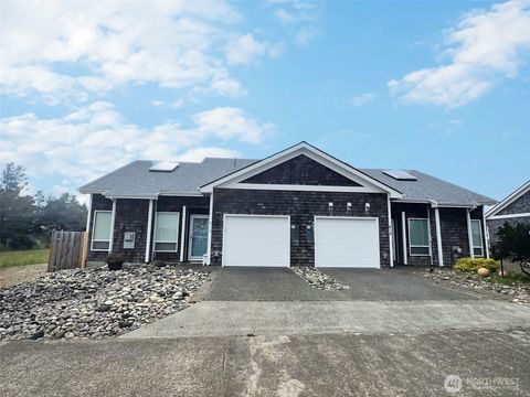 Photo of 418 NW 28th Street NW #Unit 9, Long Beach, WA 98631 (MLS # 2426723)