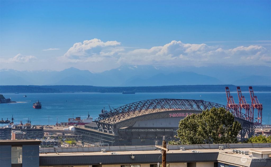 Photo of 1723 13th Avenue S #402, Seattle, WA 98144 (MLS # 2238927)
