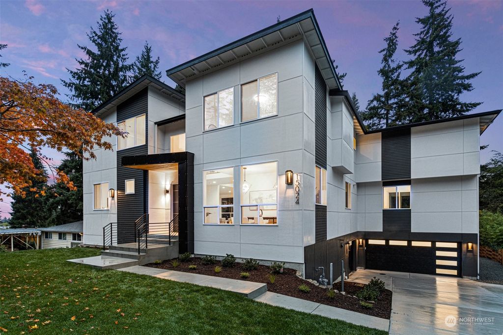 Photo of 15024 SE 43rd Place, Bellevue, WA 98006 (MLS # 2043114)