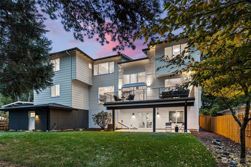 Photo of 15024 SE 43rd Place, Bellevue, WA 98006 (MLS # 2043114)