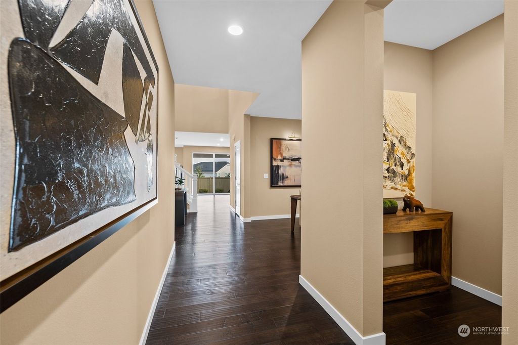 Photo of 9028 Satterlee Avenue SE, Snoqualmie, WA 98065 (MLS # 2318539)
