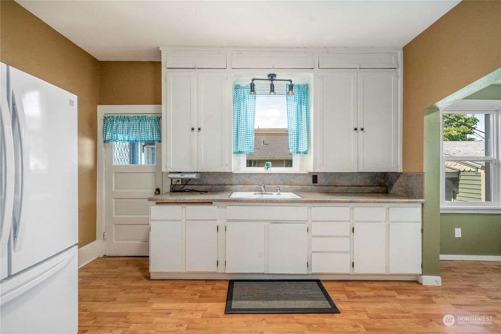 listing image 9362476476137521826