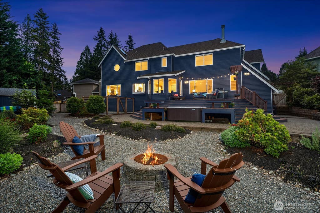 Photo of 24520 NE 11th Place, Sammamish, WA 98074 (MLS # 2561972)