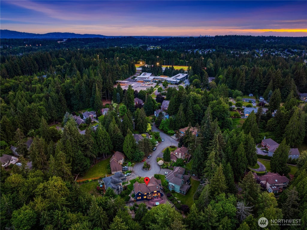 Photo of 24520 NE 11th Place, Sammamish, WA 98074 (MLS # 2561972)
