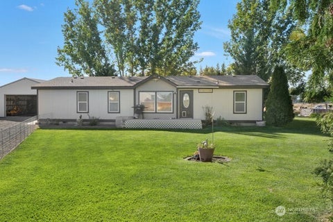 Photo of 4072 Road E.9 NE, Moses Lake, WA 98837 (MLS # 2588441)