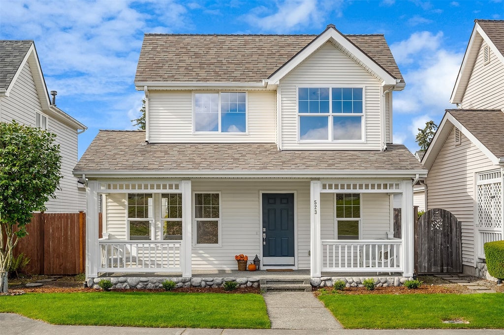 Photo of 523 Redmond Place NE, Renton, WA 98056 (MLS # 2593915)