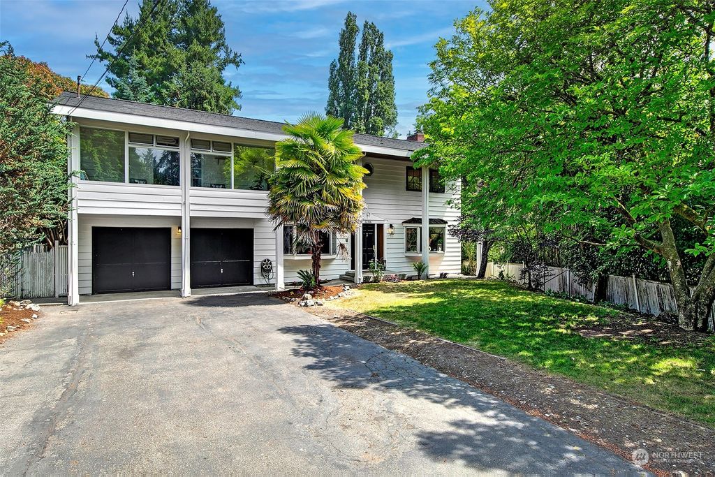 Photo of 12316 2nd Avenue NE, Seattle, WA 98125 (MLS # 2135111)