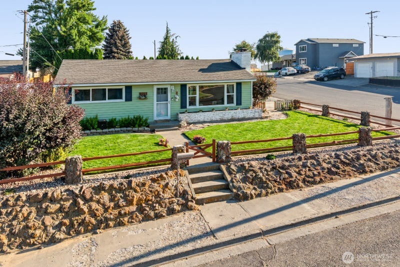 301 E 8th Street