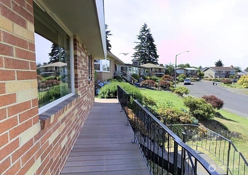 88 Monterey Place NE
