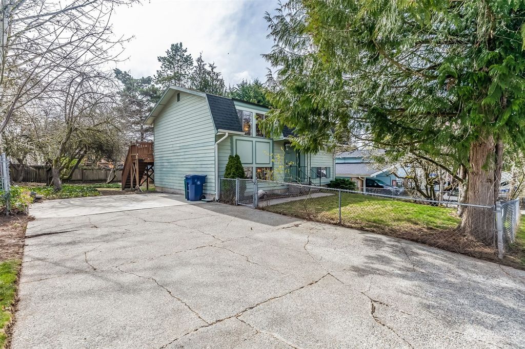 Photo of 12539 NE 156th Street, Woodinville, WA 98072 (MLS # 2046425)