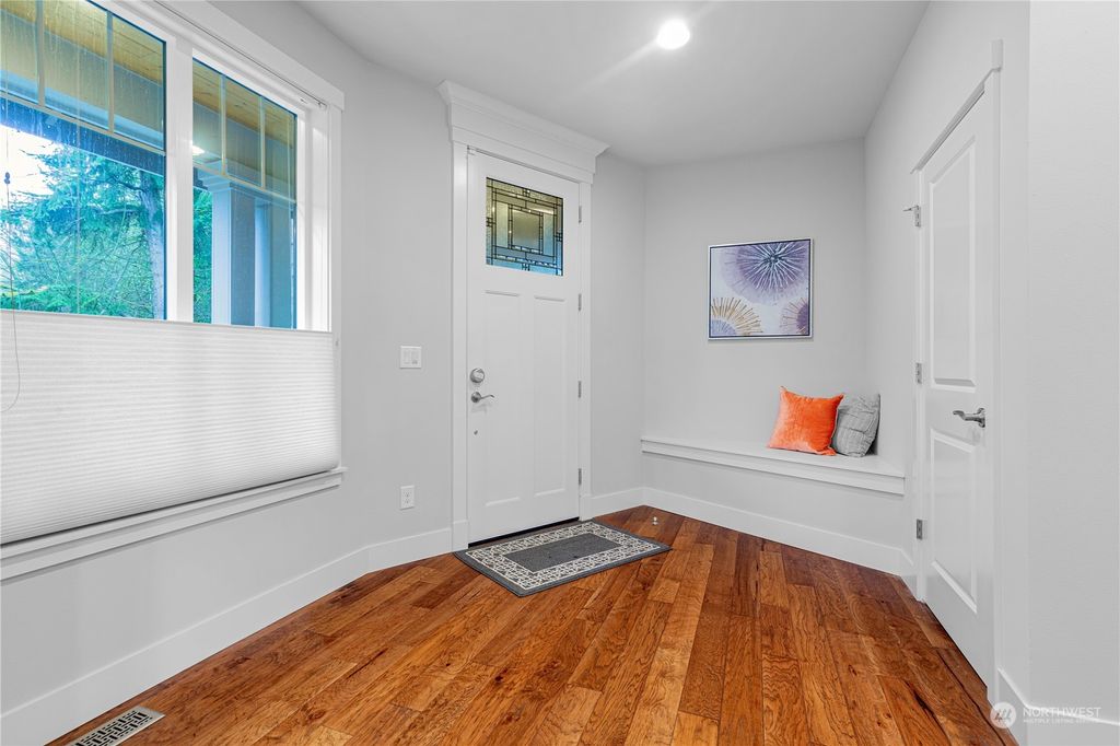 Photo of 15919 SE 44th Way, Bellevue, WA 98006 (MLS # 2204948)