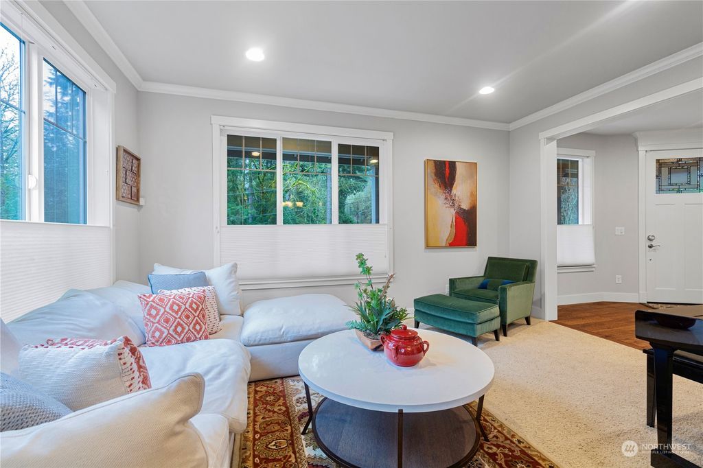 Photo of 15919 SE 44th Way, Bellevue, WA 98006 (MLS # 2204948)