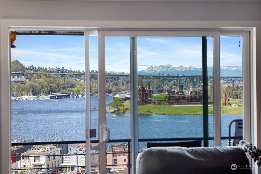 Photo of 2611 Eastlake Avenue E #304, Seattle, WA 98102 (MLS # 2061543)