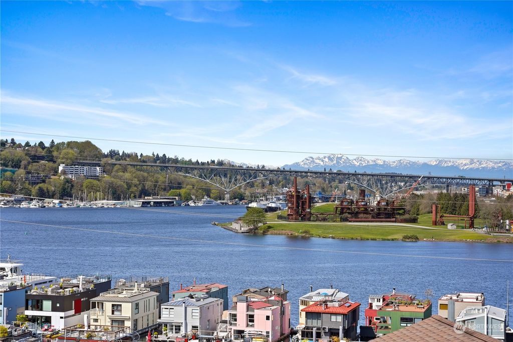 Photo of 2611 Eastlake Avenue E #304, Seattle, WA 98102 (MLS # 2061543)