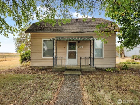 Photo of 103 W Oak Street, Almira, WA 99103 (MLS # 2581969)
