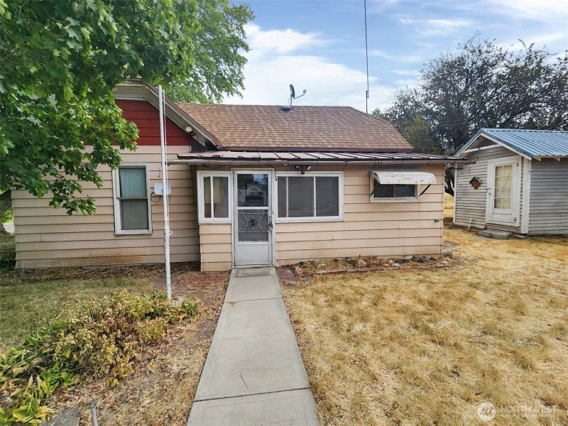 103 W Oak Street