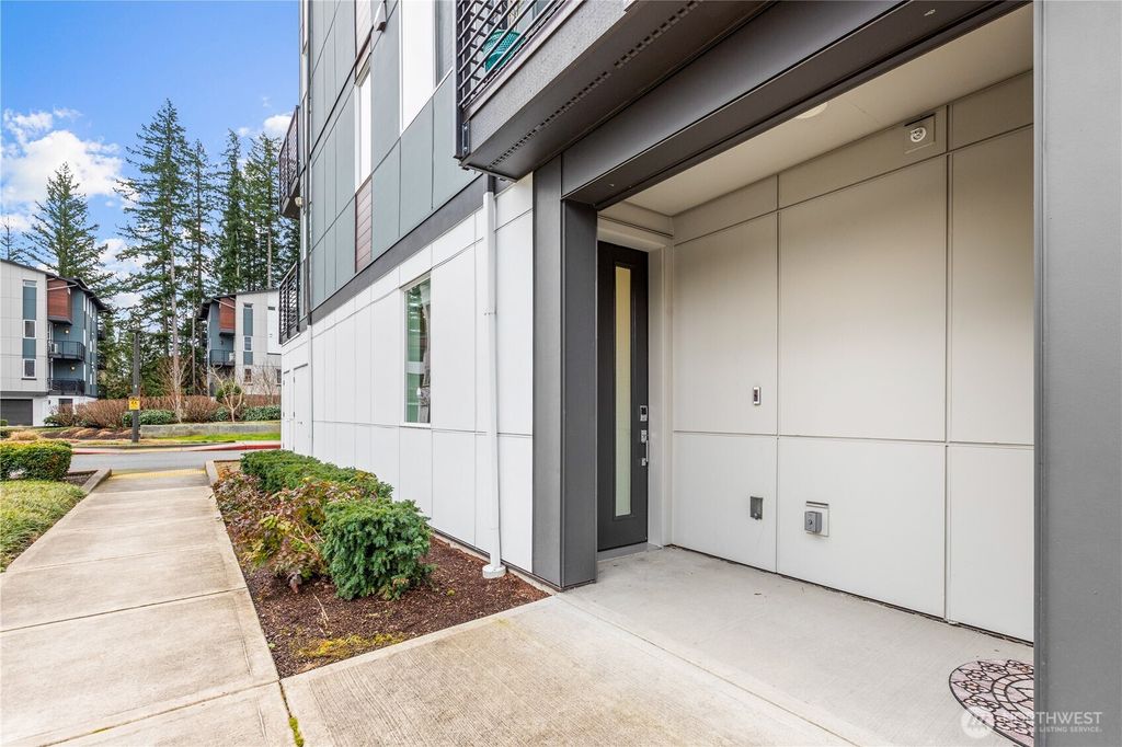 Photo of 23103 NE 8th St St #E1, Sammamish, WA 98074 (MLS # 2477224)