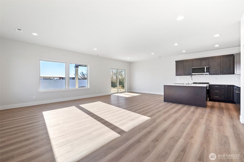 Photo of 4247 W Sandy Court, Moses Lake, WA 98837 (MLS # 2460163)