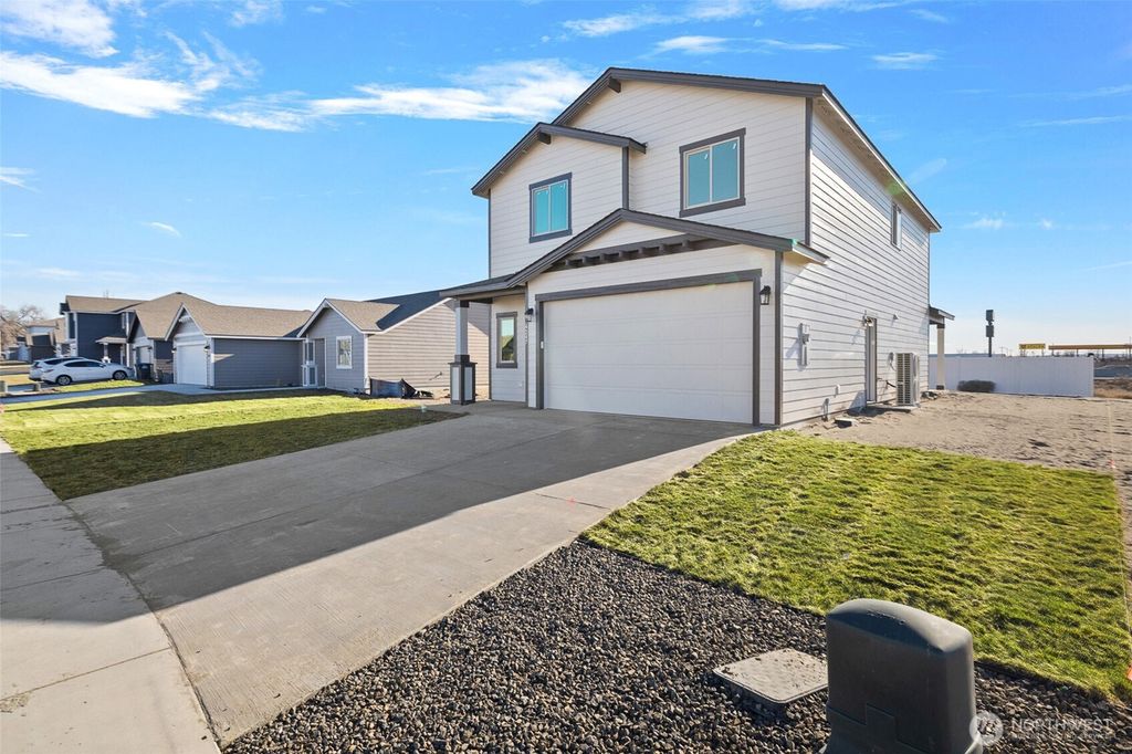 Photo of 4247 W Sandy Court, Moses Lake, WA 98837 (MLS # 2460163)