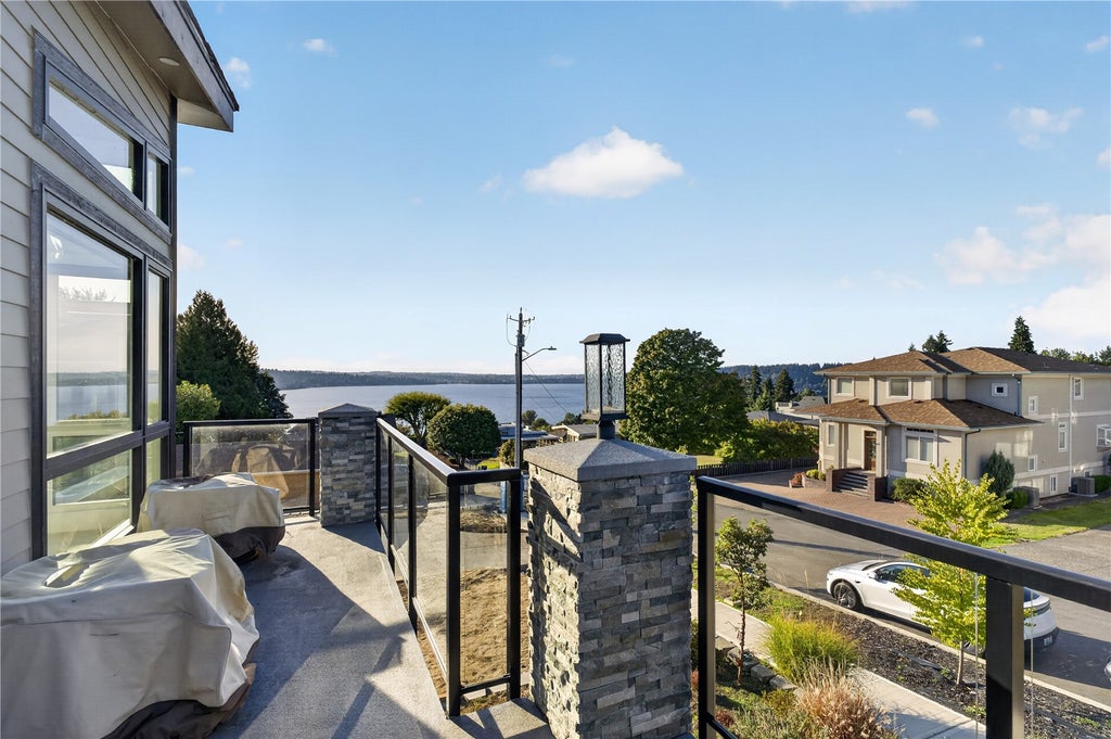 Photo of 1417 N 24th st, Renton, WA 98056 (MLS # 2587782)