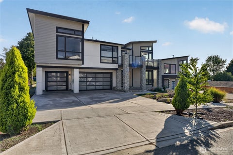 Photo of 1417 N 24th st, Renton, WA 98056 (MLS # 2587782)
