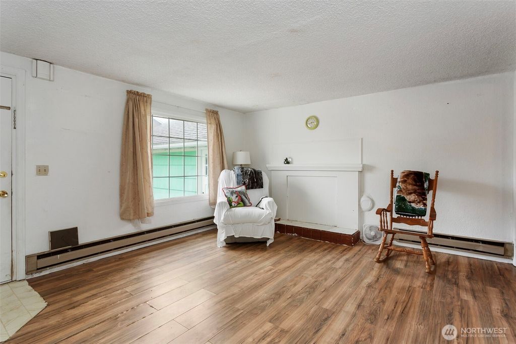 Photo of 13230 Beverly Park Road, Mukilteo, WA 98275 (MLS # 2419743)