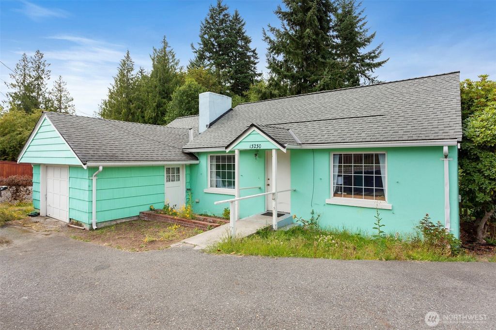 Photo of 13230 Beverly Park Road, Mukilteo, WA 98275 (MLS # 2419743)