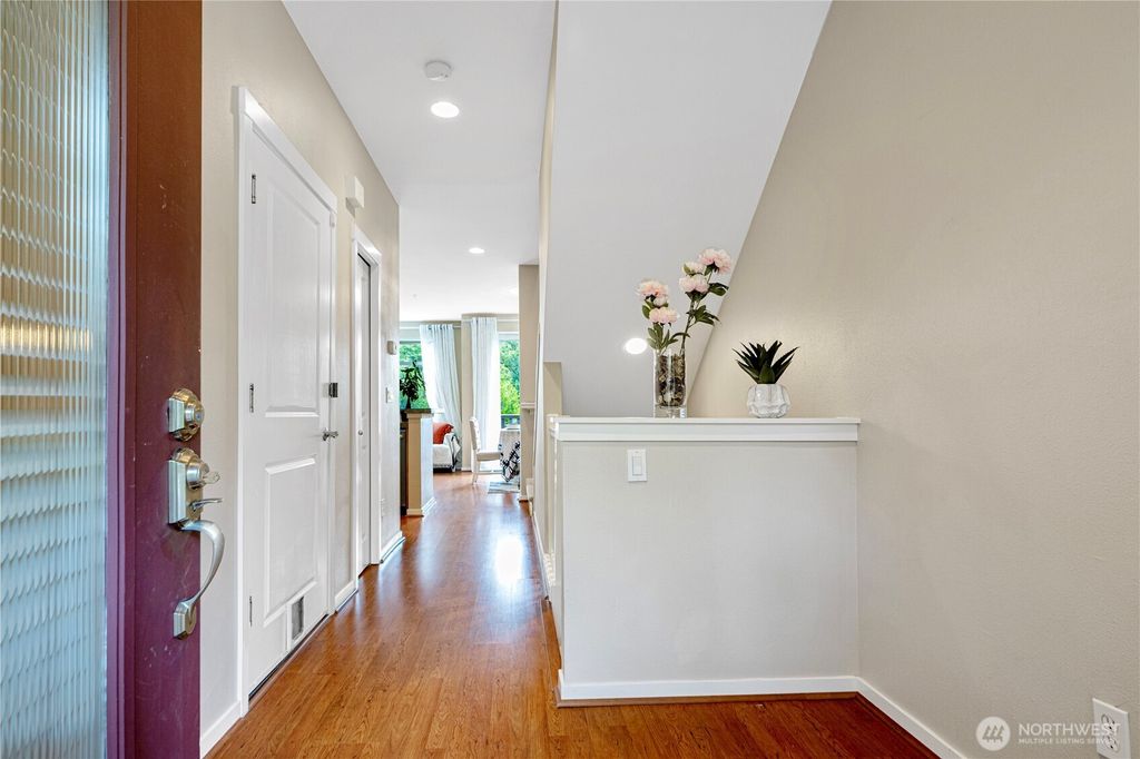 Photo of 162 Cougar Ridge Road NW #1104, Issaquah, WA 98027 (MLS # 2511169)