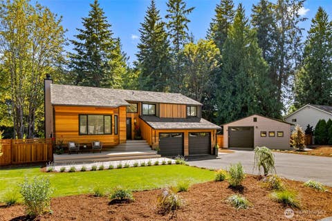 Photo of 17409 NE 136th Street, Redmond, WA 98052 (MLS # 2572522)