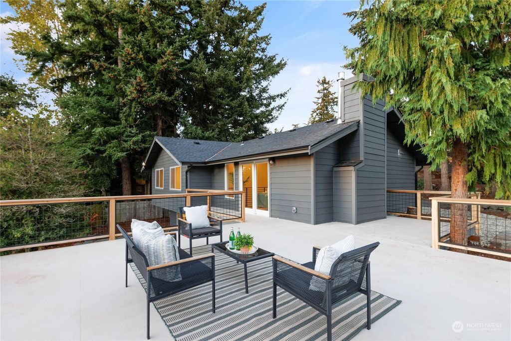 Photo of 2000 NE 27th Street, Renton, WA 98056 (MLS # 2041302)