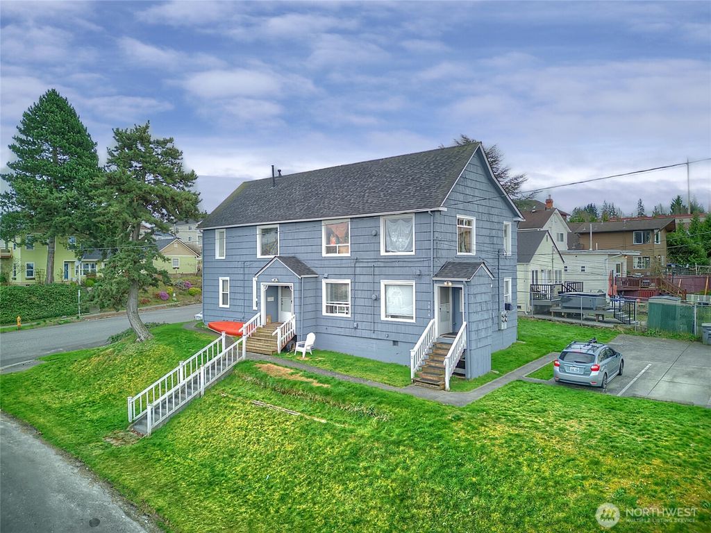 Photo of 1018 Wall Street SE, Everett, WA 98201 (MLS # 2490658)