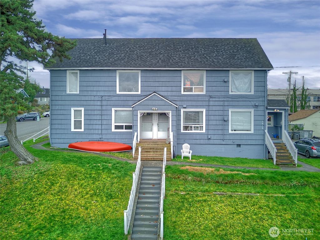 Photo of 1018 Wall Street SE, Everett, WA 98201 (MLS # 2490658)