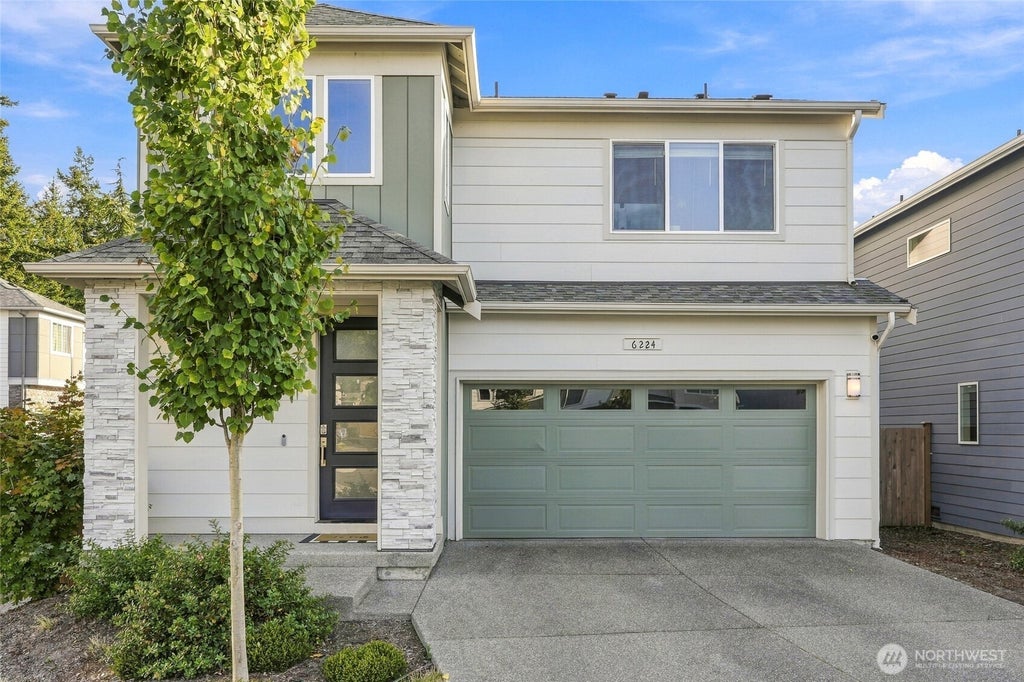 Photo of 6224 206th Place SW Pl, Lynnwood, WA 98036 (MLS # 2588569)