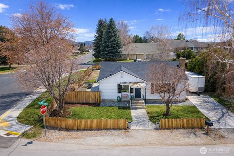 Photo of 505 N Markeson Street, Chelan, WA 98816 (MLS # 2487645)