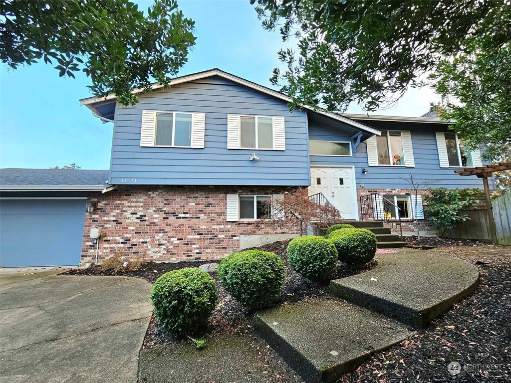 Photo of 11721 SE 249th Street, Kent, WA 98030 (MLS # 2314269)