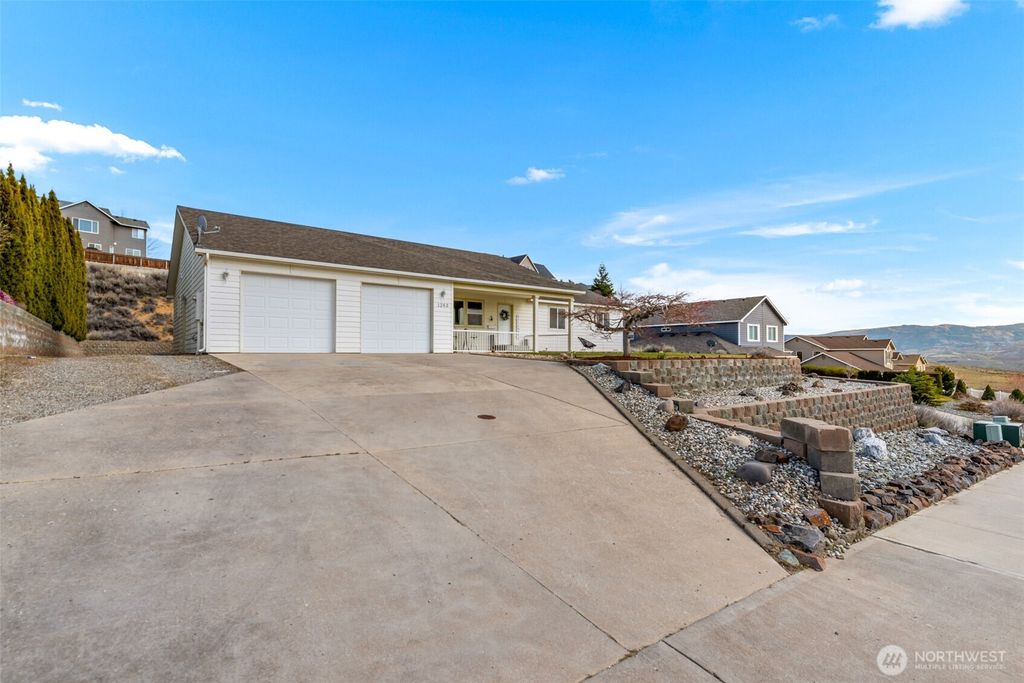 Photo of 1263 Wheatridge Drive Dr, East Wenatchee, WA 98802 (MLS # 2500788)