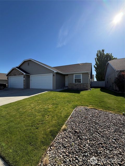 Photo of 913 S 90th Avenue #2, Yakima, WA 98908 (MLS # 2524280)