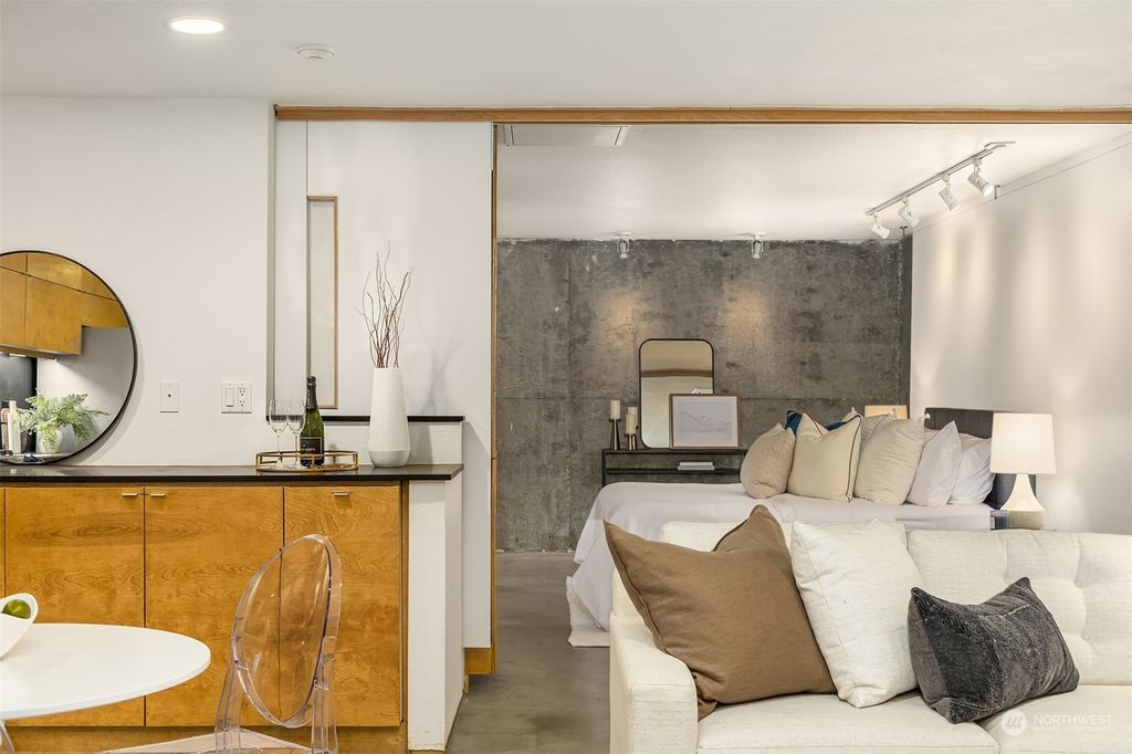 Photo of 810 Taylor Avenue N #21, Seattle, WA 98109 (MLS # 2151204)