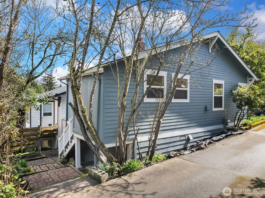 Photo of 2614 E Olive Street, Seattle, WA 98122 (MLS # 2354250)