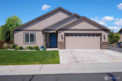 Photo of 811 7th Avenue NE, Ephrata, WA 98823 (MLS # 2517113)