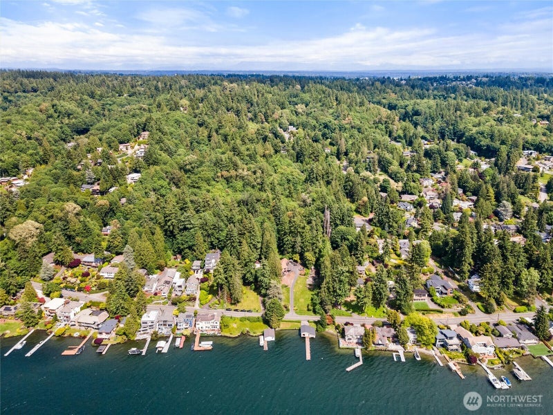 13104 Holmes Point Drive NE