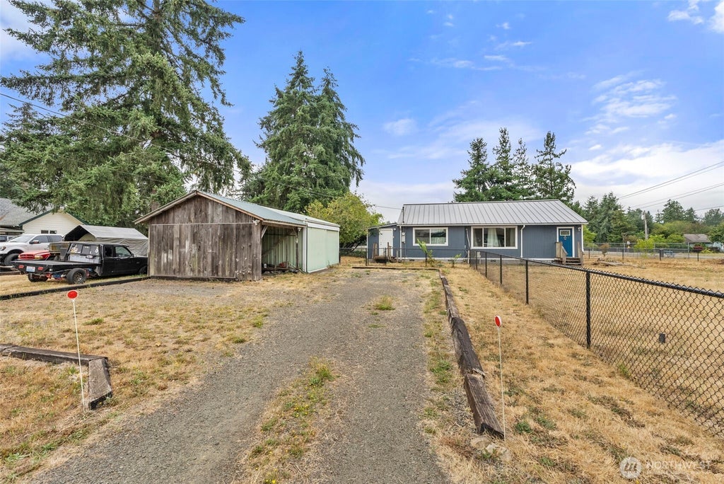 Photo of 204 E Eagle Street, Oakville, WA 98568 (MLS # 2566539)