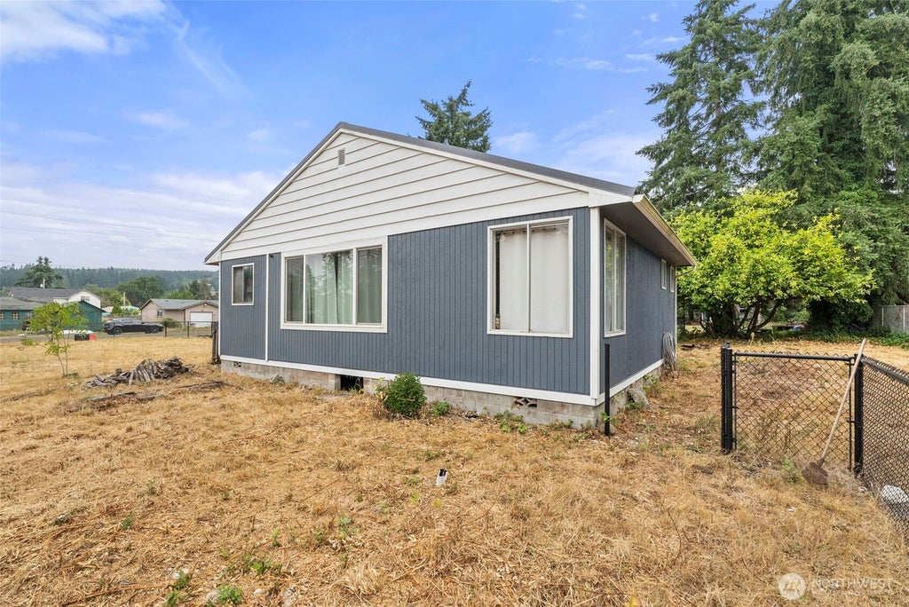 Photo of 204 E Eagle Street, Oakville, WA 98568 (MLS # 2566539)