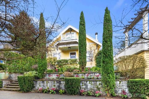 Photo of 6032 31st Street NE, Seattle, WA 98115 (MLS # 2480782)