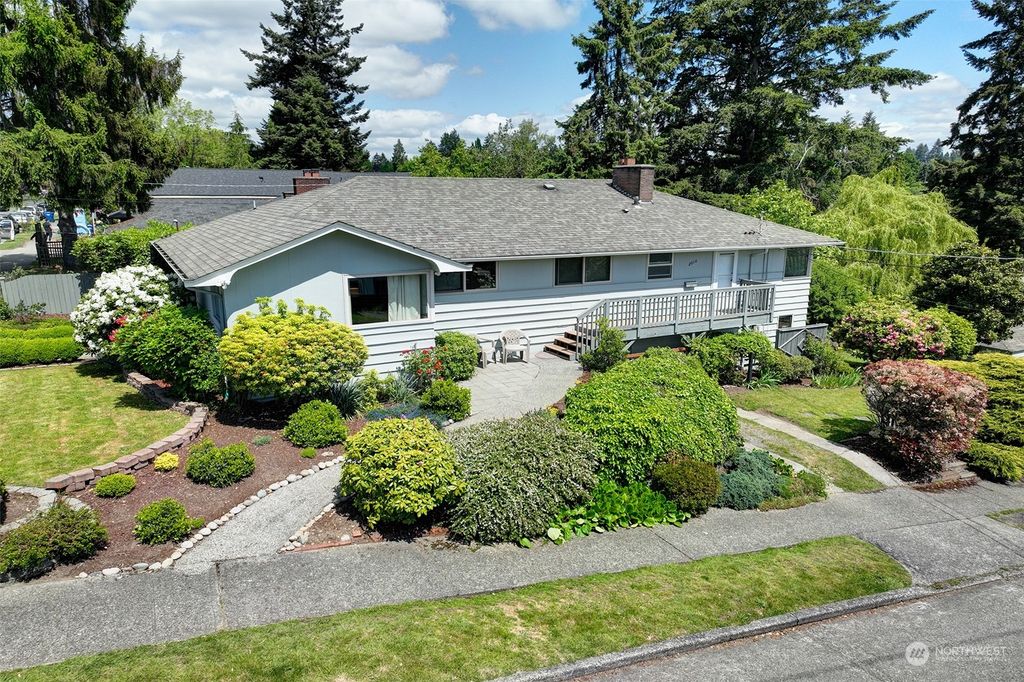 Photo of 7000 20th Avenue NE, Seattle, WA 98115 (MLS # 2240662)
