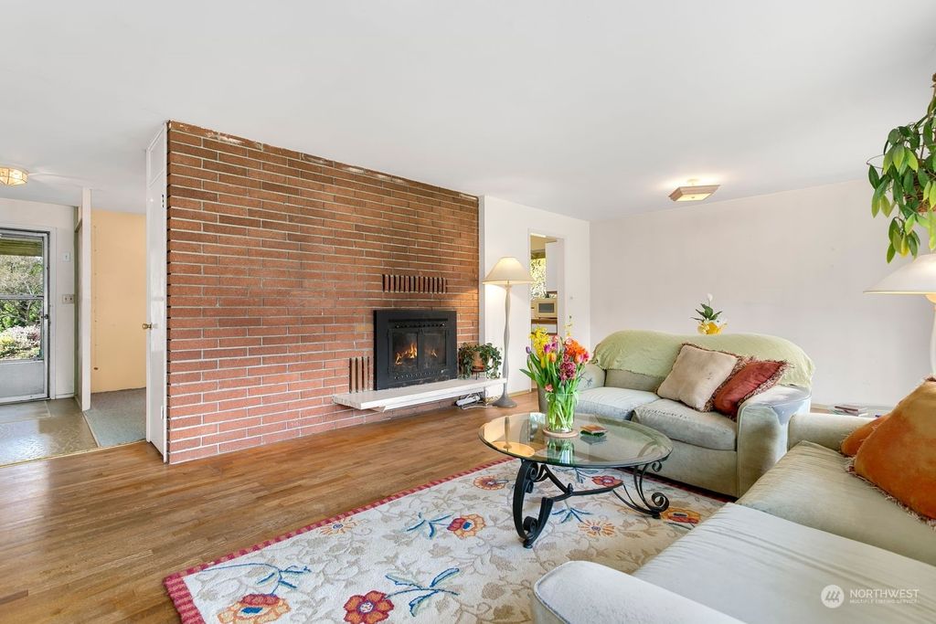 Photo of 6702 123rd Avenue NE, Kirkland, WA 98033 (MLS # 2253037)